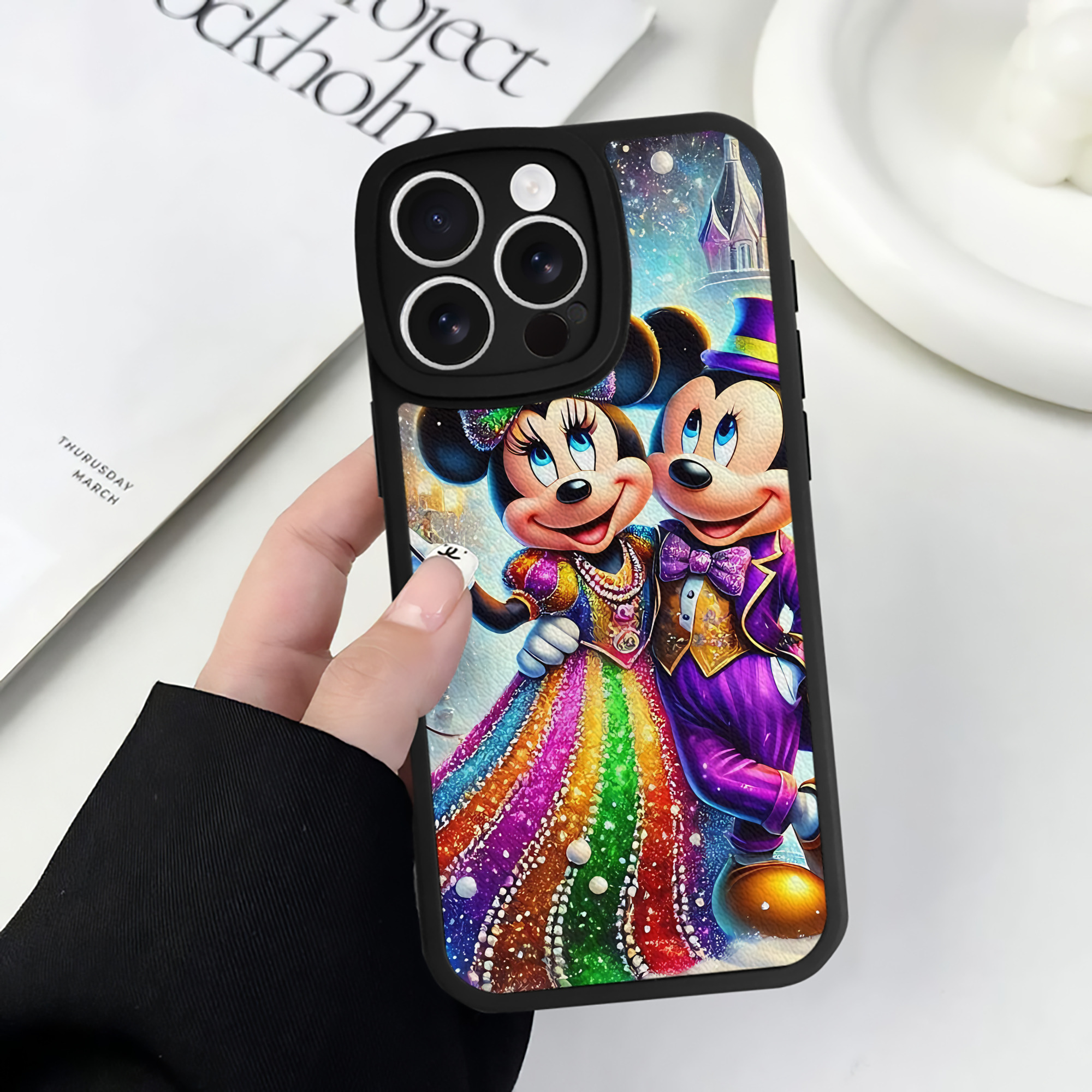 （画像用） ミッキーマウス Mickey Mouse 【iPhone 16シリーズ対応】シリコンスマホケース（レザー調） 材質：シリコン